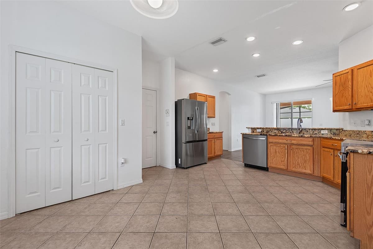 54 PARKVIEW DRIVE — photo 16 of 58