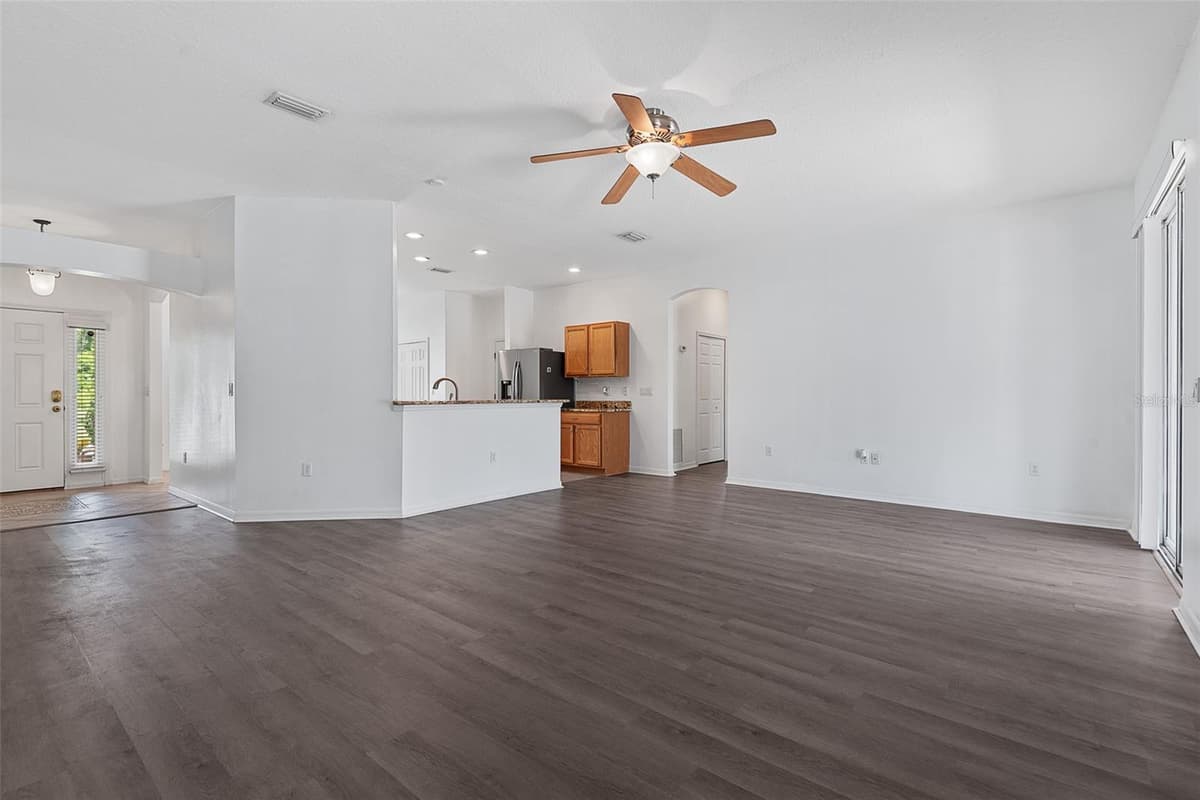 54 PARKVIEW DRIVE — photo 5 of 58