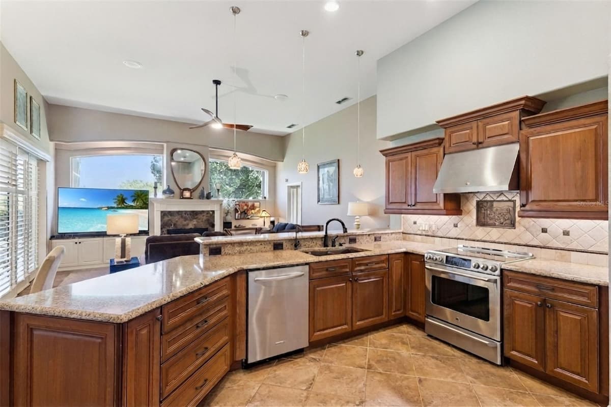 3739 WINDING LAKE CIRCLE — photo 5 of 31