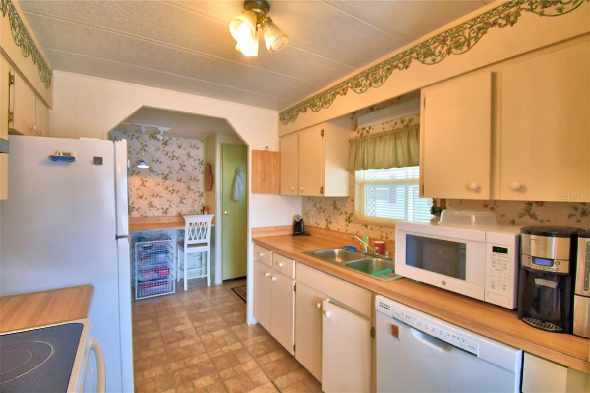 4807 PLUMWOOD STREET — photo 19 of 62