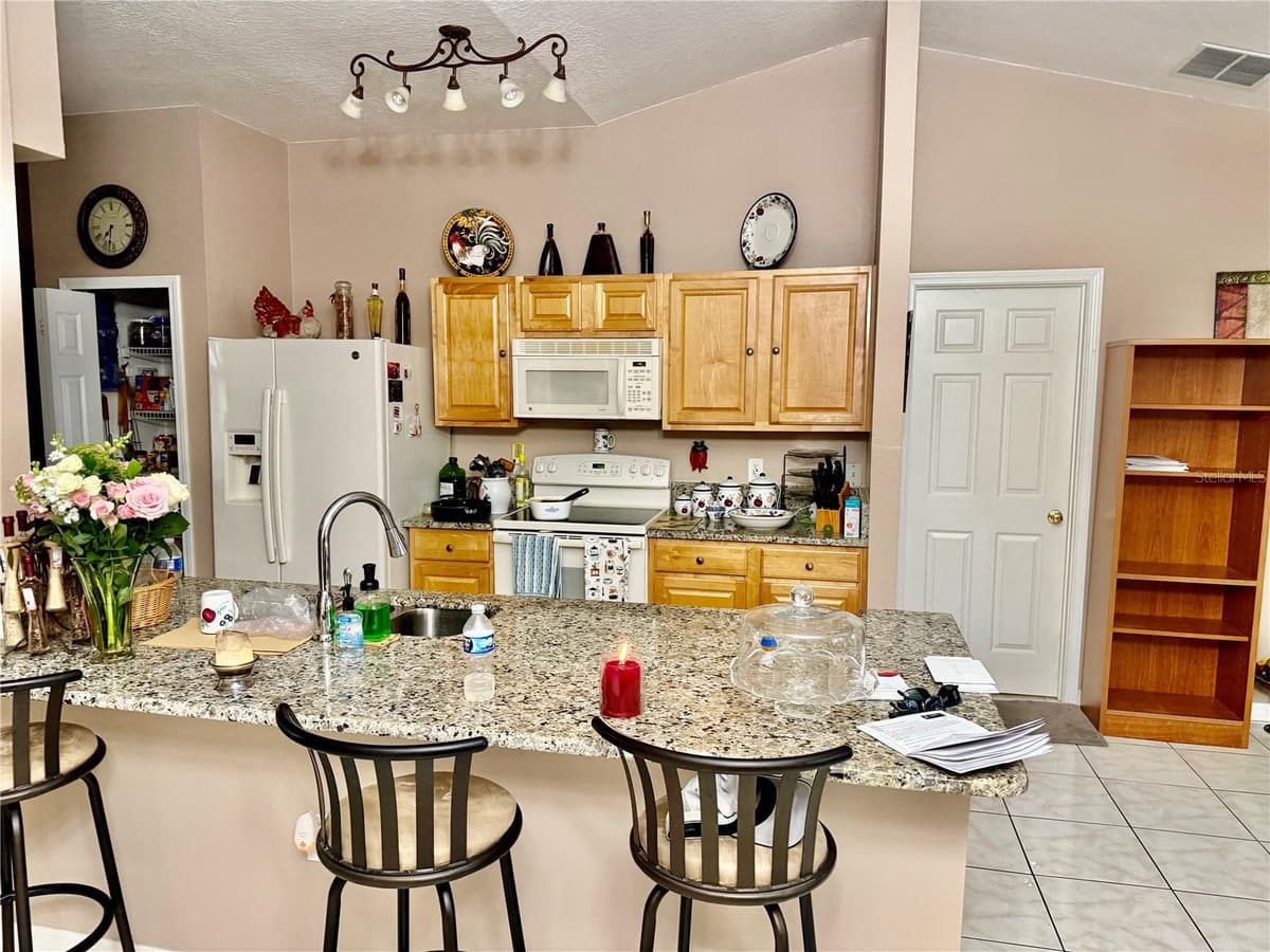 68 RIVERVIEW DRIVE — photo 10 of 23