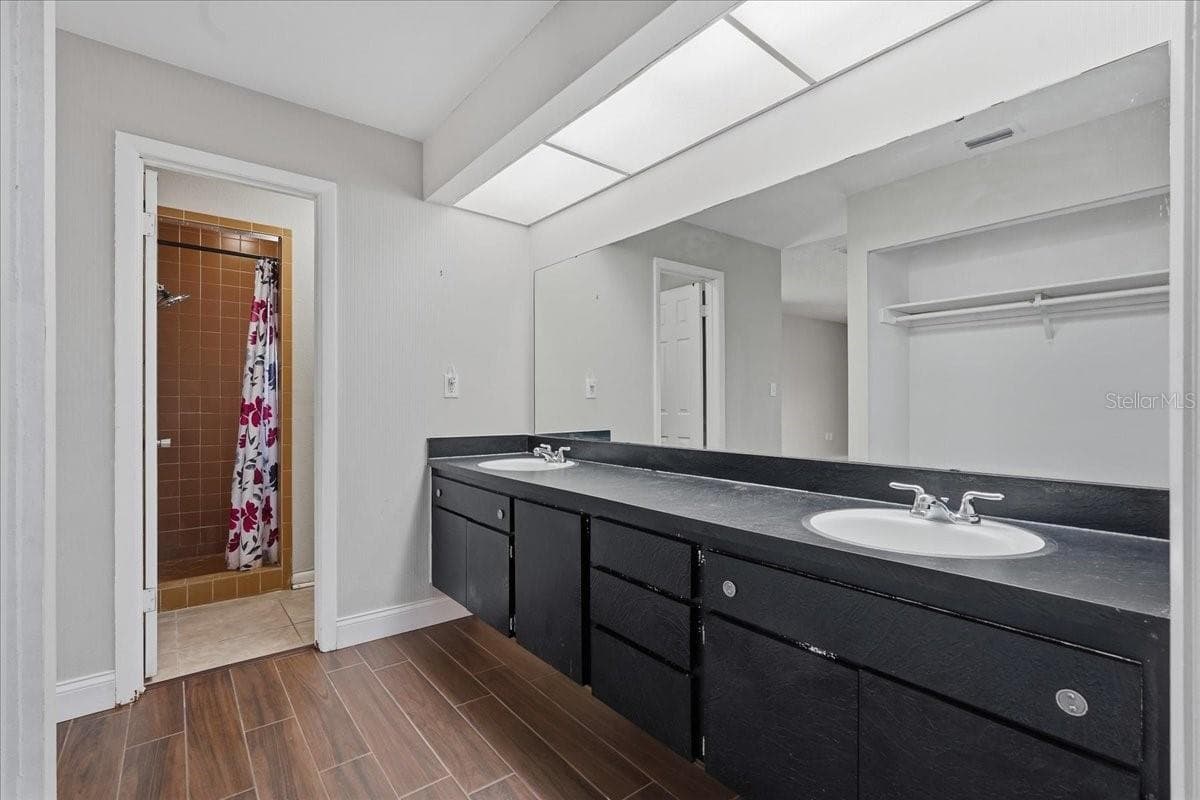 107 ELM SQUARE — photo 13 of 33