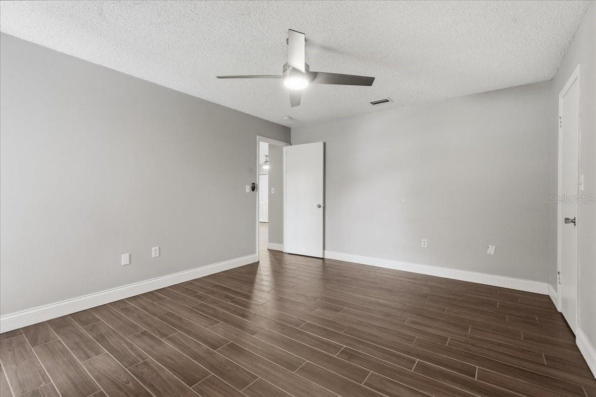 107 ELM SQUARE — photo 17 of 33
