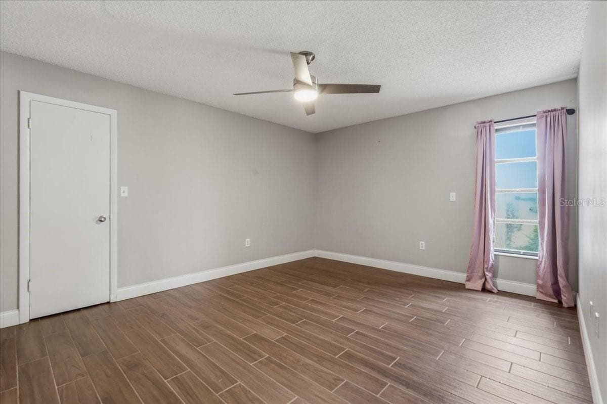 107 ELM SQUARE — photo 16 of 33