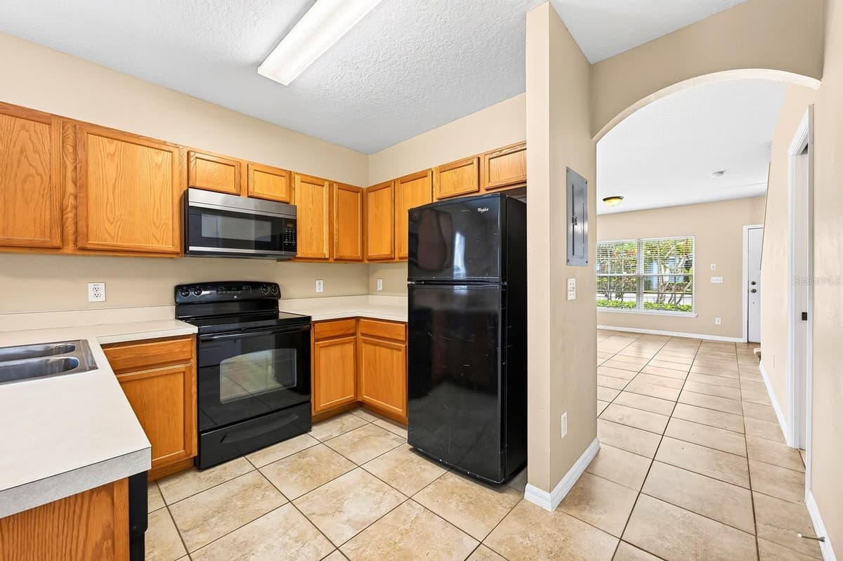 102 WILTON CIRCLE — photo 4 of 24