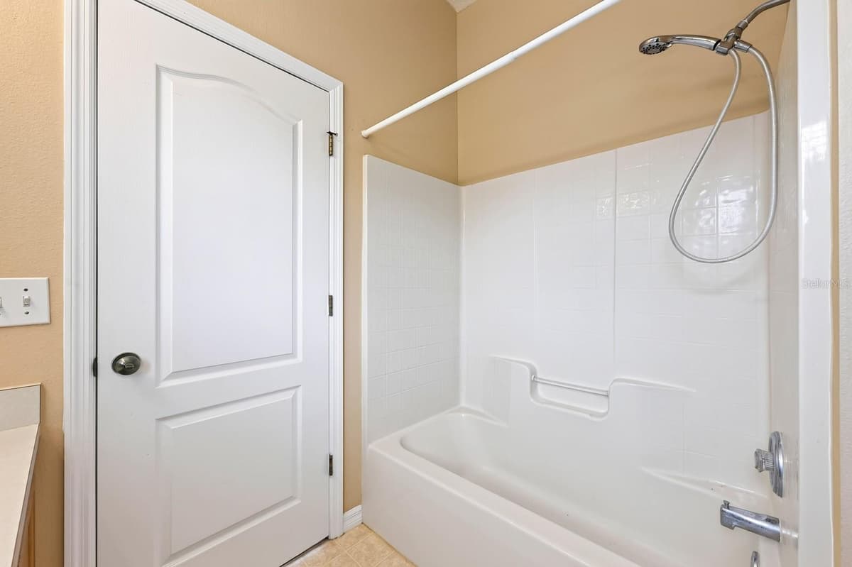 102 WILTON CIRCLE — photo 13 of 24