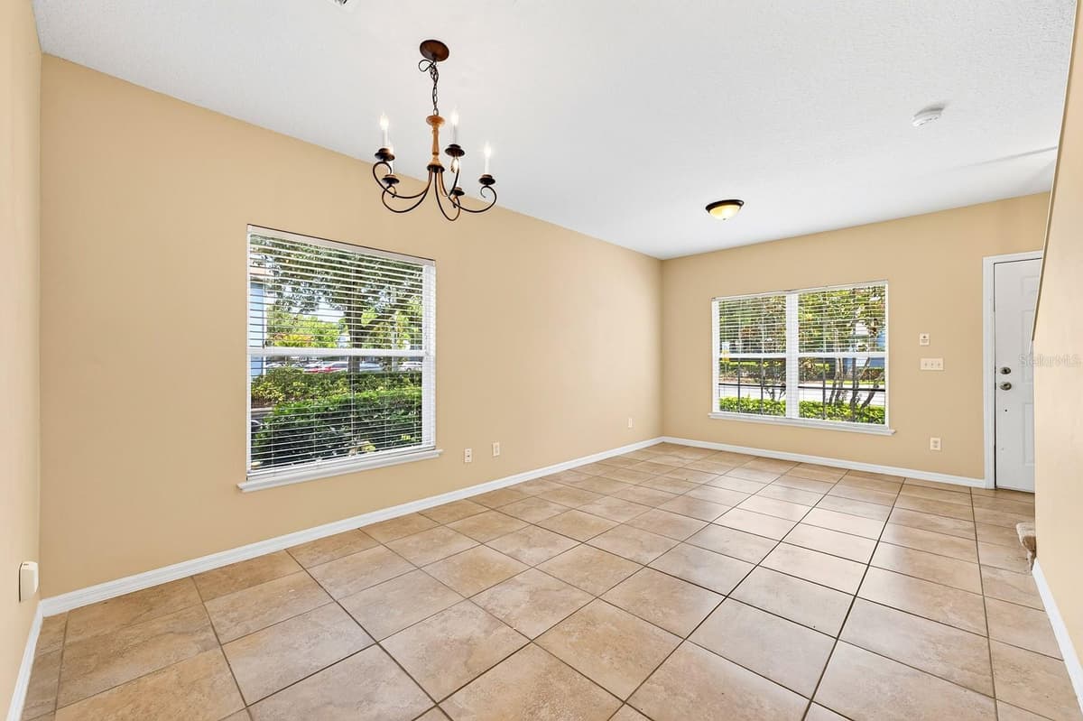 102 WILTON CIRCLE — photo 2 of 24