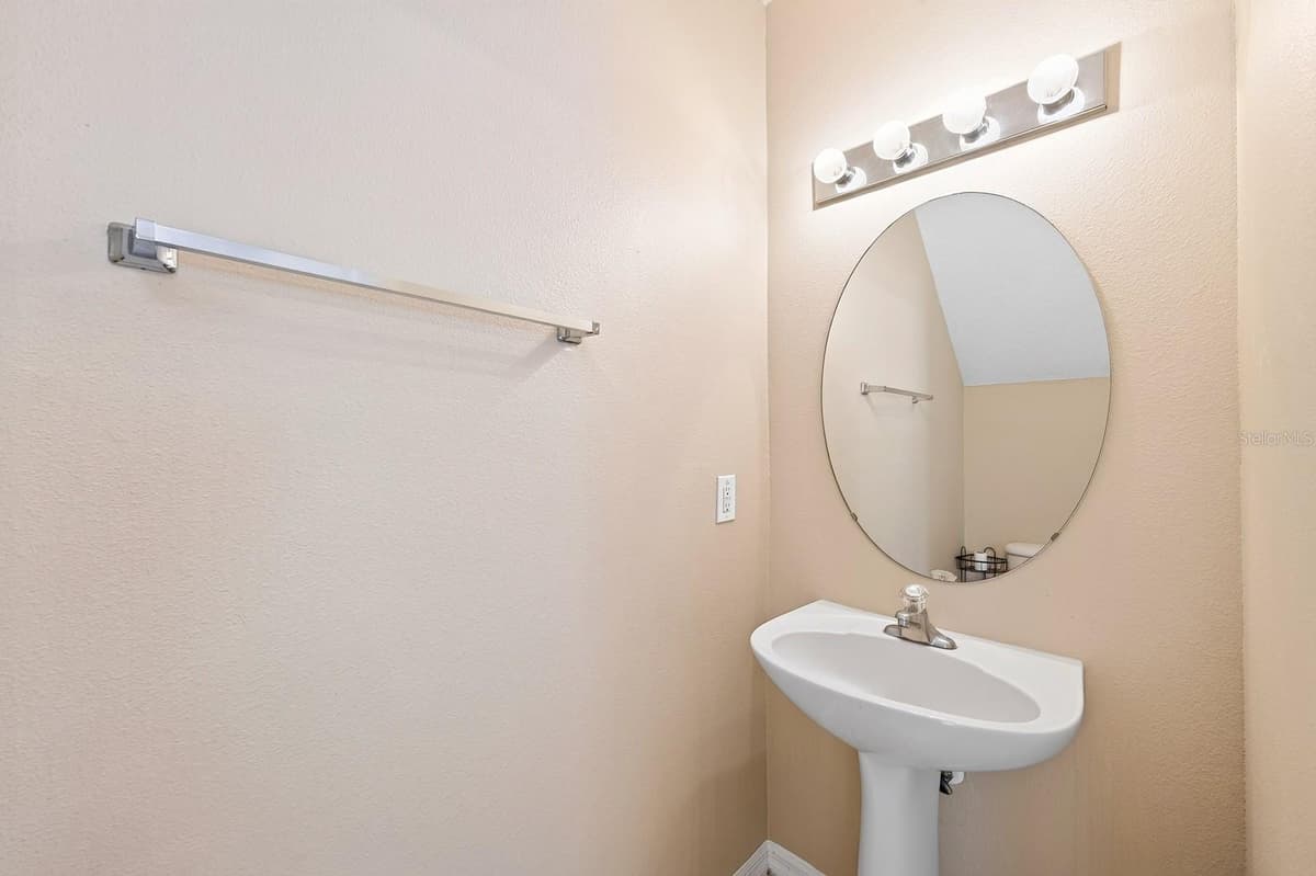 102 WILTON CIRCLE — photo 17 of 24