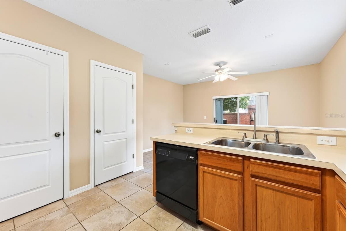 102 WILTON CIRCLE — photo 5 of 24