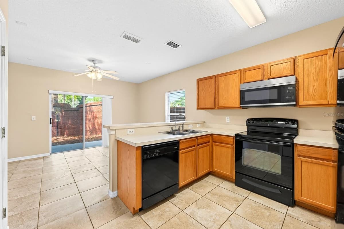 102 WILTON CIRCLE — photo 6 of 24
