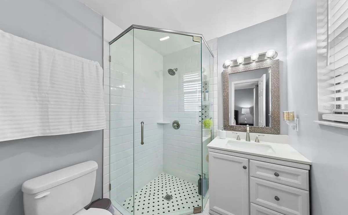 1121 LONDONDERRY DRIVE — photo 17 of 25