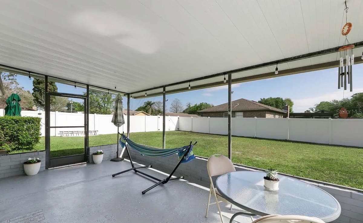 1121 LONDONDERRY DRIVE — photo 23 of 25