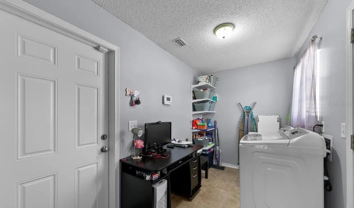 1121 LONDONDERRY DRIVE — photo 21 of 25