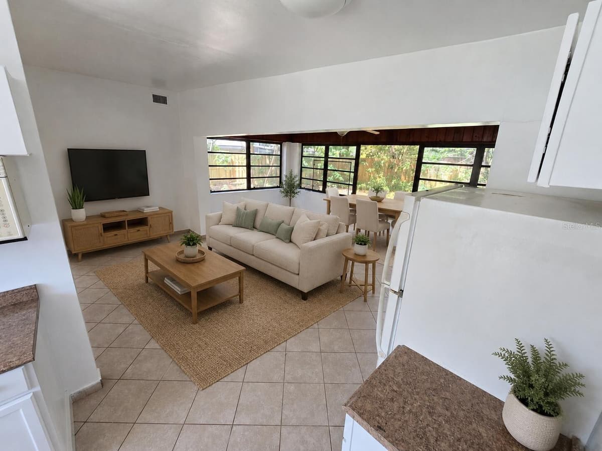 5825 YUCATAN DRIVE — photo 3 of 9