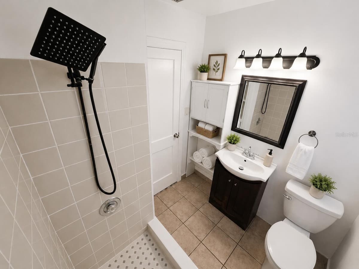 5825 YUCATAN DRIVE — photo 8 of 9