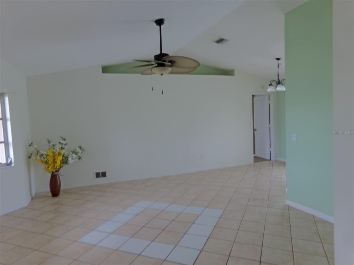 7202 MAMOUTH STREET — photo 2 of 24