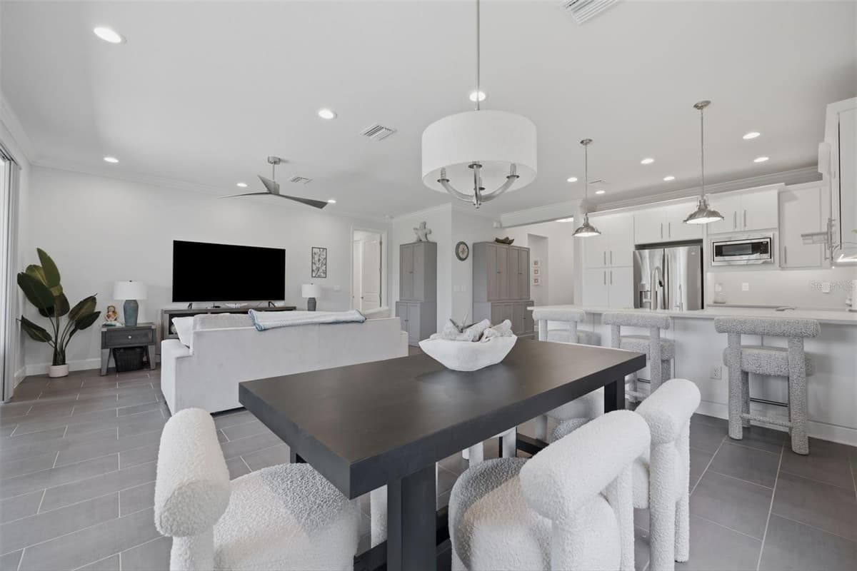 3101 MALTA AVENUE — photo 10 of 31