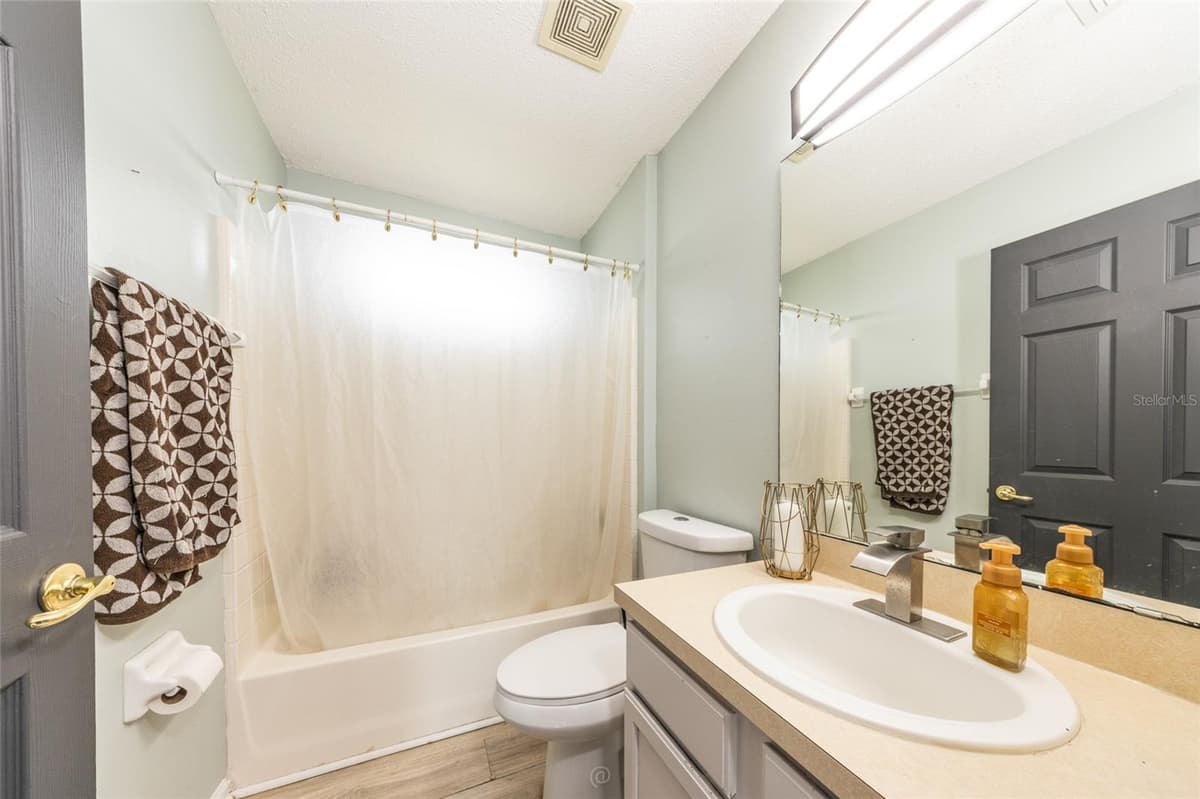 25 ROCKINGHAM LANE — photo 16 of 23