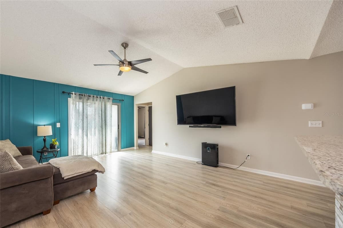 25 ROCKINGHAM LANE — photo 7 of 23