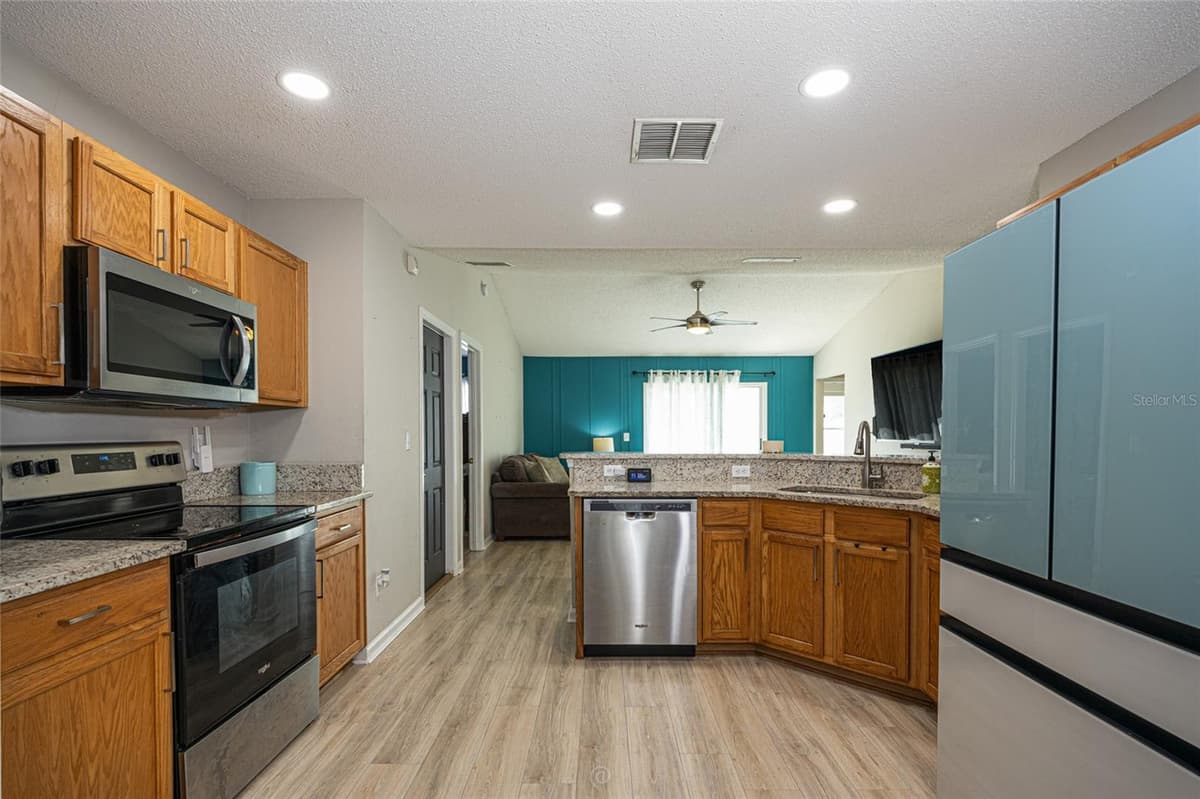 25 ROCKINGHAM LANE — photo 11 of 23