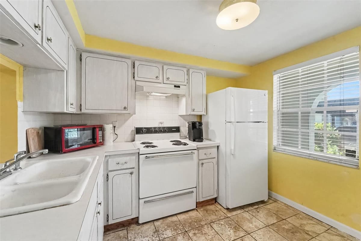 4211 REGAL PLACE — photo 4 of 10