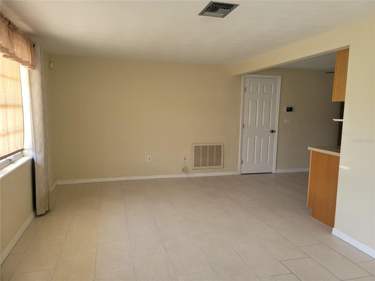 3243 BAYPORT DRIVE — photo 4 of 37