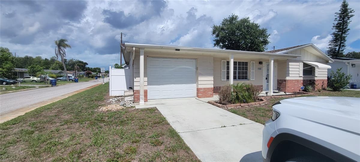 3243 BAYPORT DRIVE — photo 2 of 37