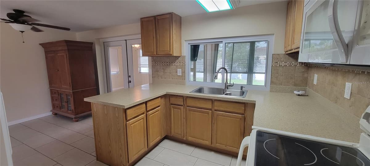 3243 BAYPORT DRIVE — photo 8 of 37