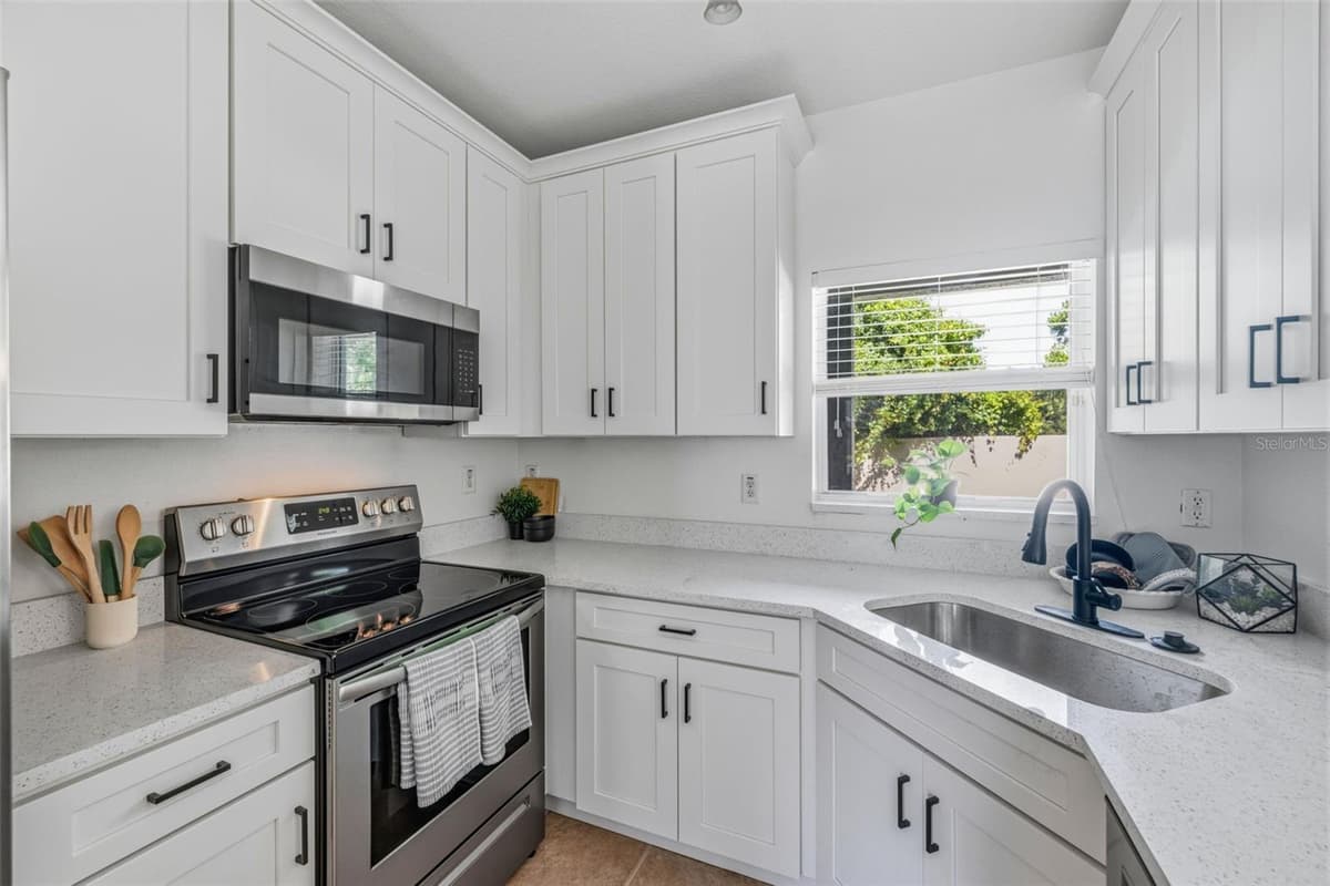 515 SWEET HOLLOW PLACE — photo 14 of 28