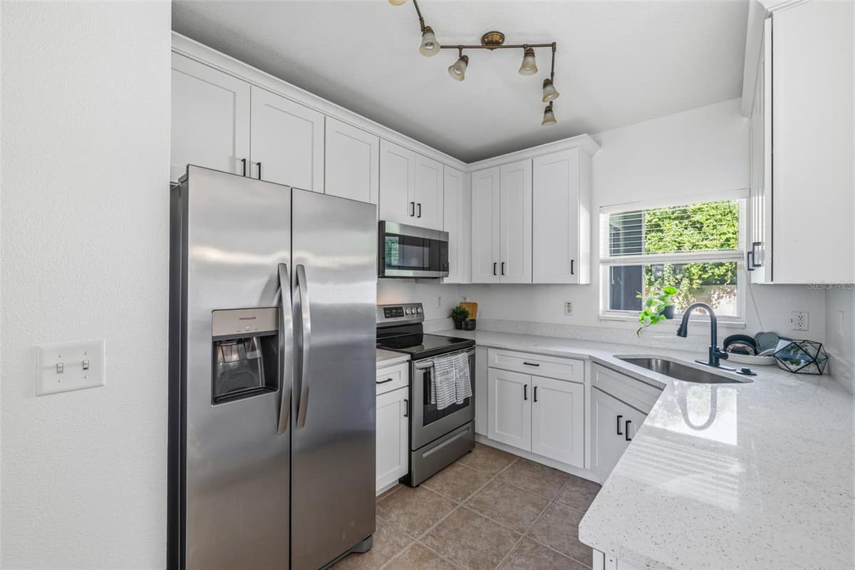 515 SWEET HOLLOW PLACE — photo 13 of 28