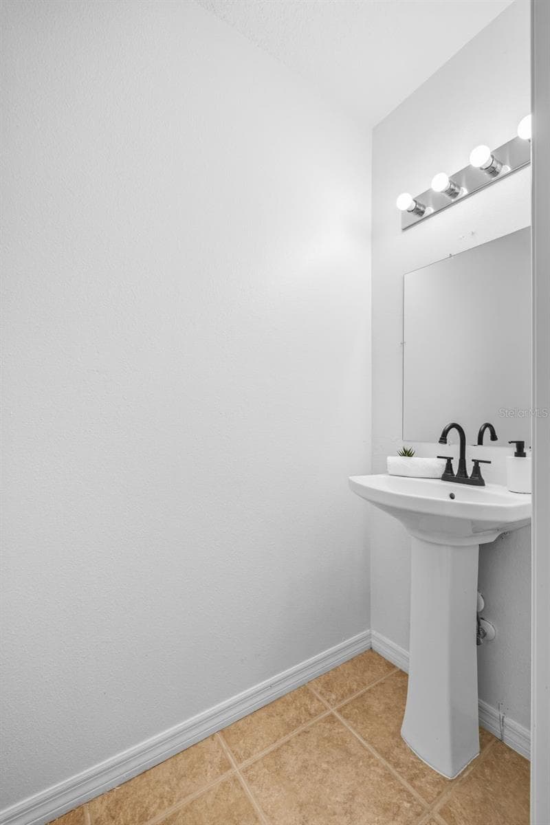 515 SWEET HOLLOW PLACE — photo 15 of 28