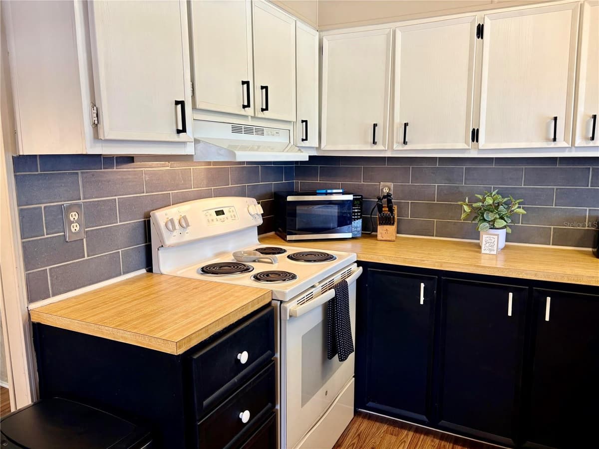 2790 INDIANWOOD DRIVE — photo 4 of 25