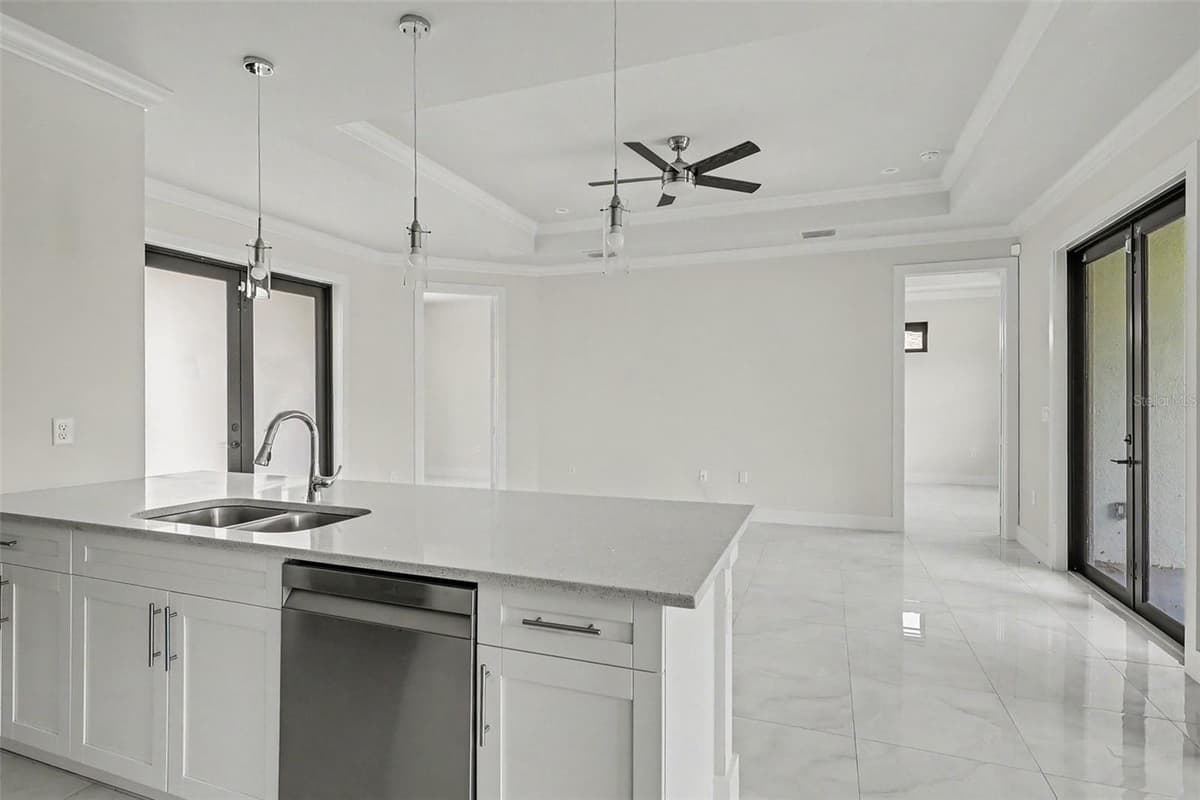 2420 52ND AVENUE — photo 9 of 26