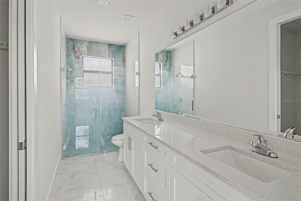 2420 52ND AVENUE — photo 15 of 26