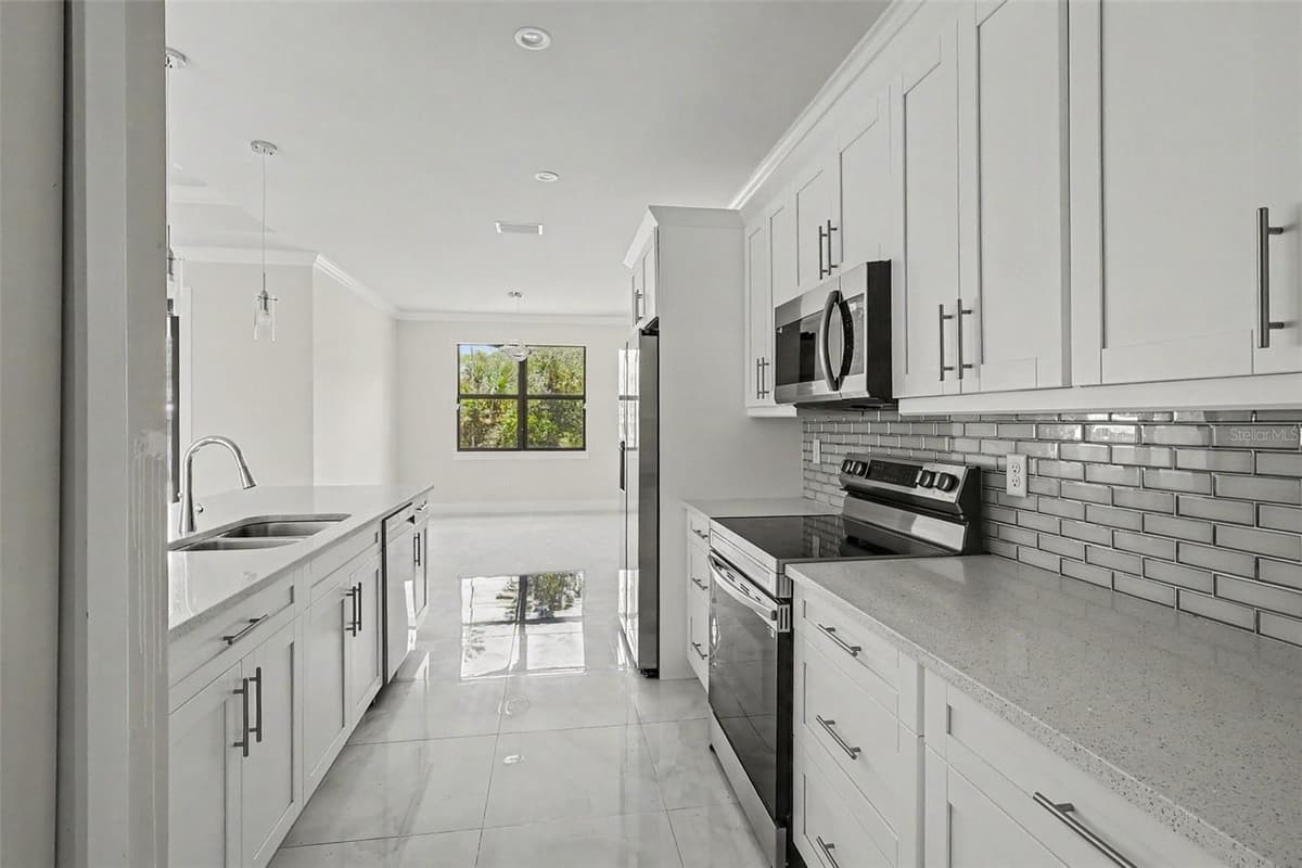 2420 52ND AVENUE — photo 12 of 26