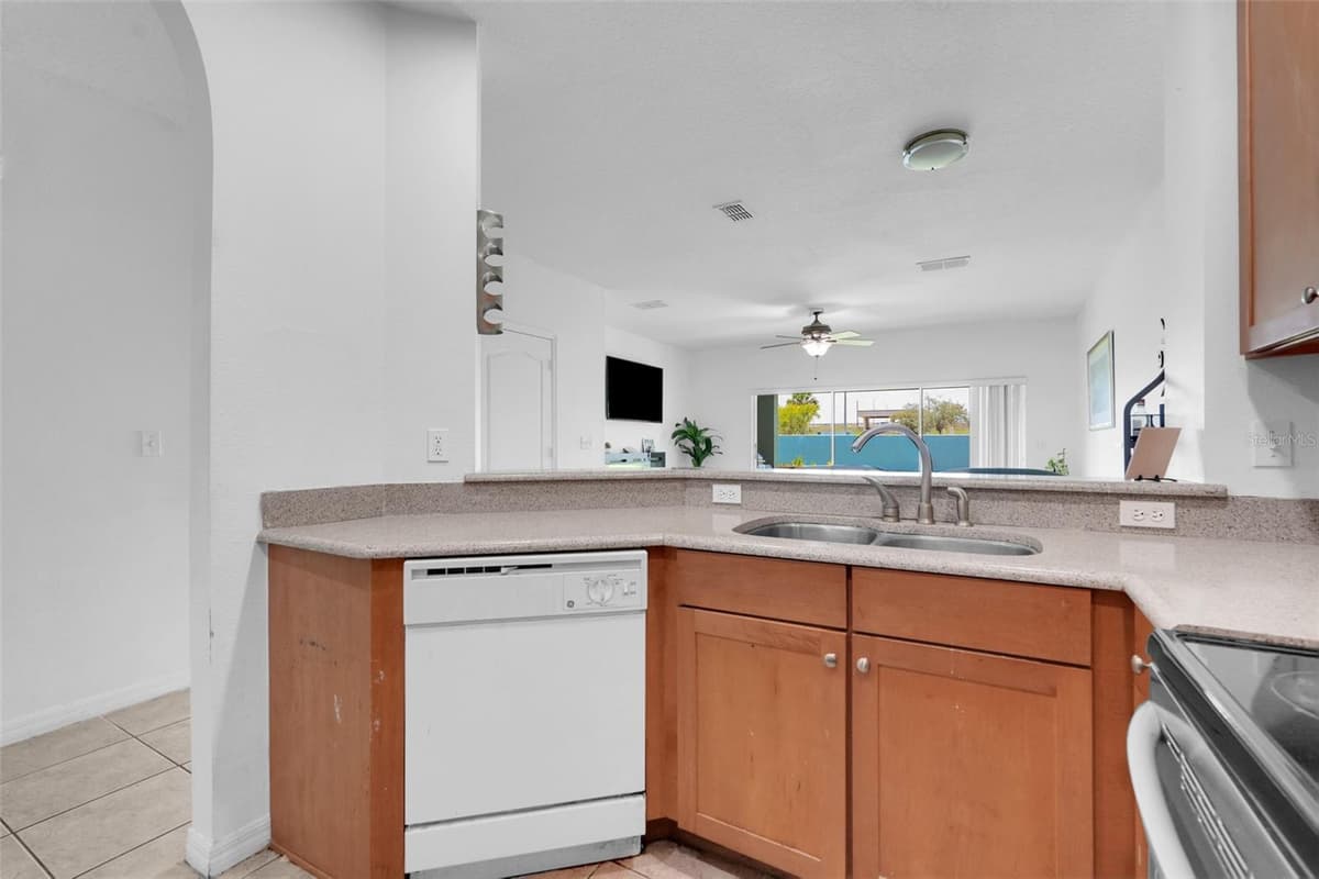9408 FLOWERING COTTONWOOD ROAD — photo 19 of 47