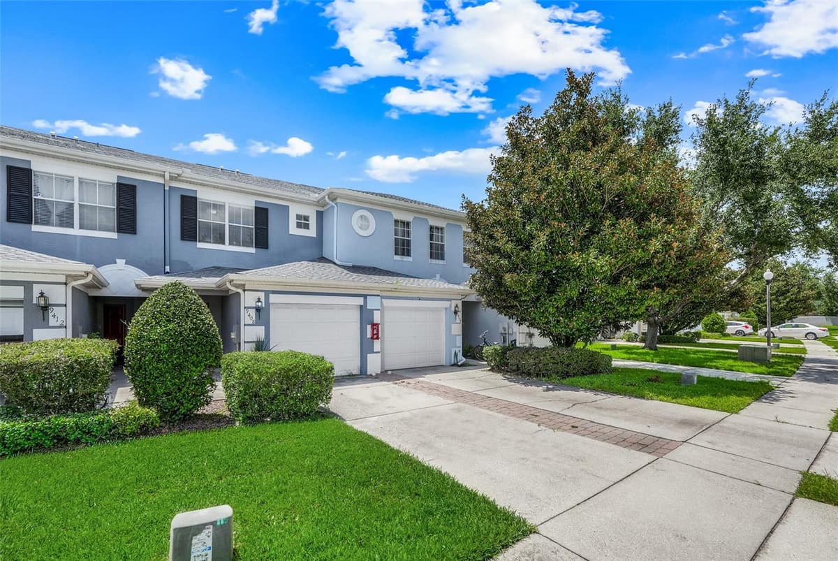 9408 FLOWERING COTTONWOOD ROAD — photo 3 of 47