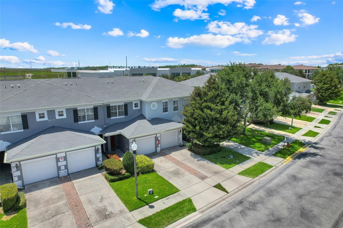 9408 FLOWERING COTTONWOOD ROAD — photo 5 of 47