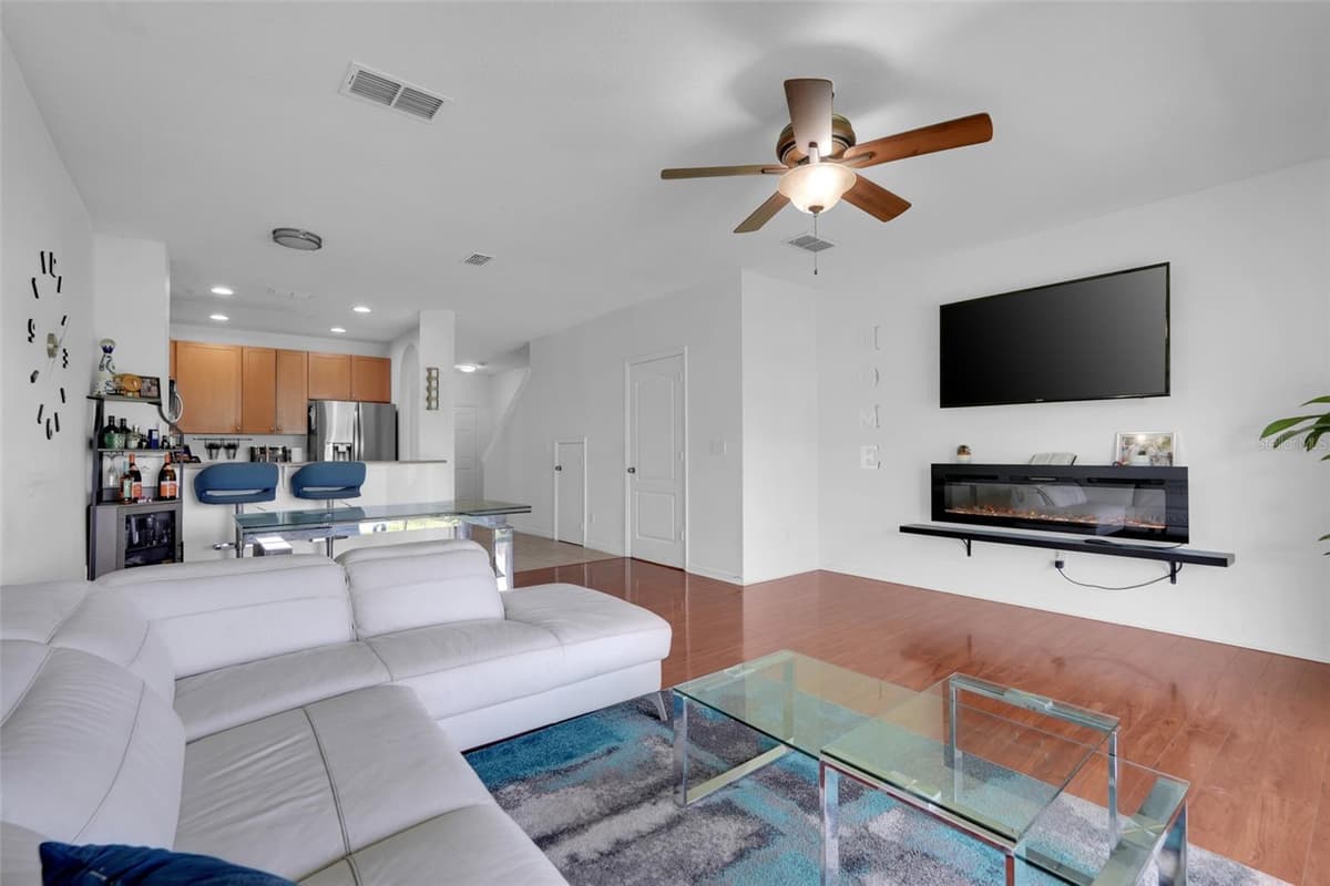9408 FLOWERING COTTONWOOD ROAD — photo 13 of 47