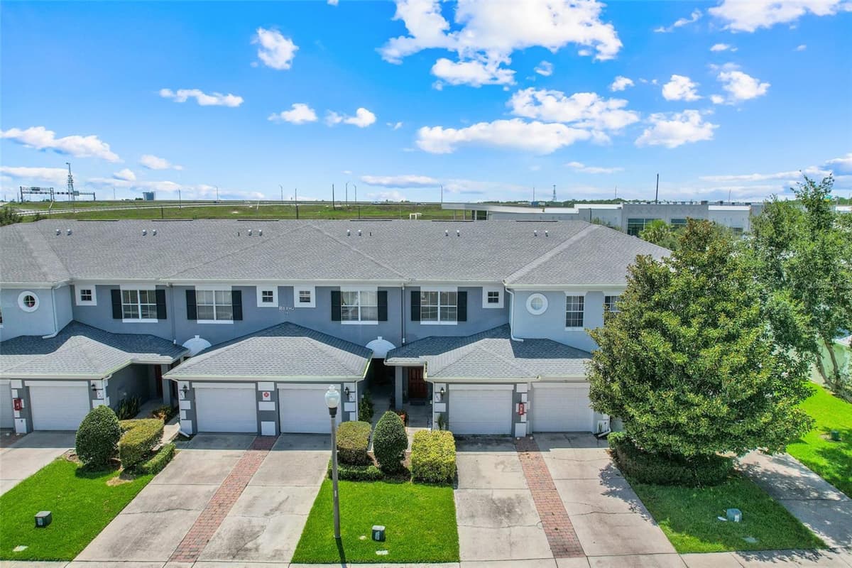 9408 FLOWERING COTTONWOOD ROAD — photo 4 of 47