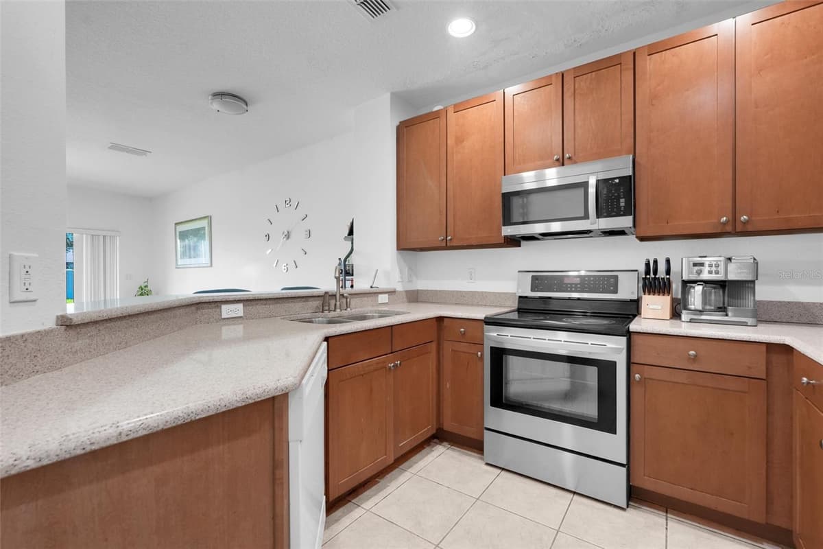 9408 FLOWERING COTTONWOOD ROAD — photo 18 of 47