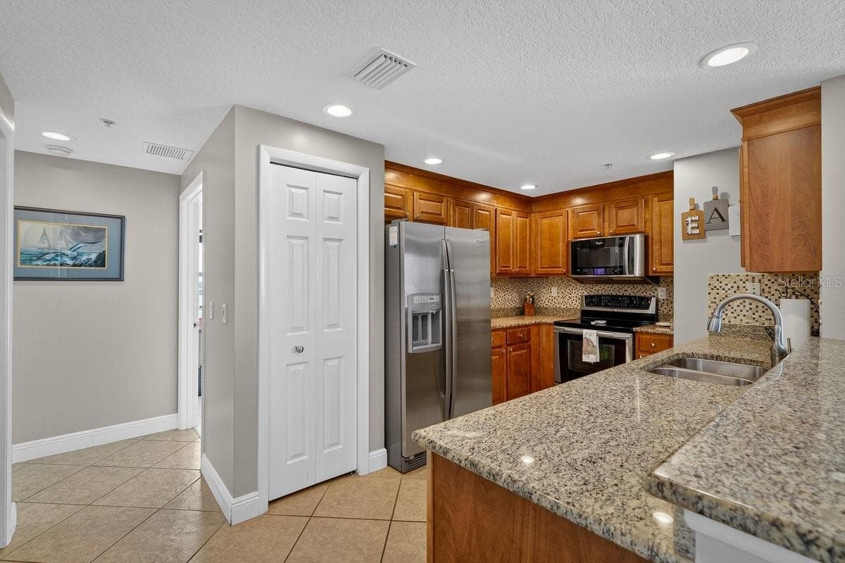 3799 ATLANTIC AVENUE — photo 17 of 49