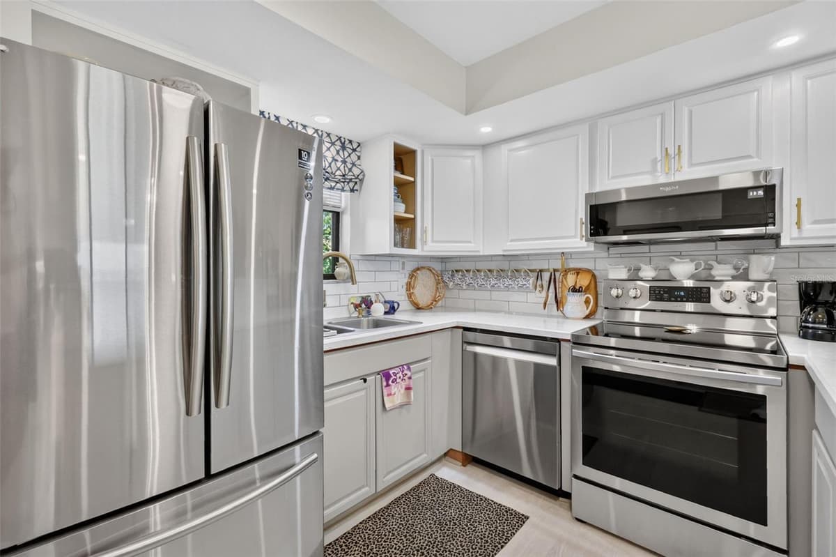 4300 BAYWOOD BOULEVARD — photo 9 of 37