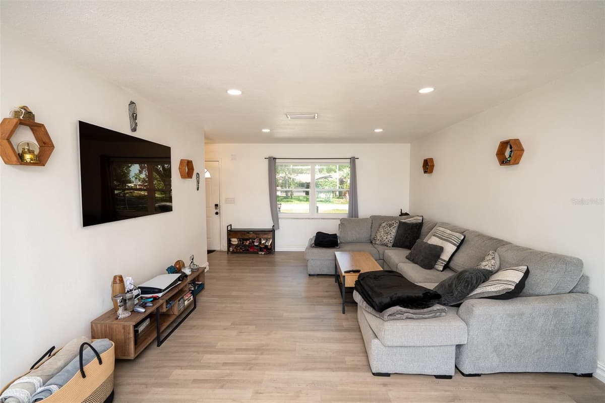 2131 HAINLIN COURT — photo 3 of 40