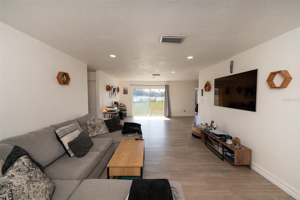 2131 HAINLIN COURT — photo 4 of 40