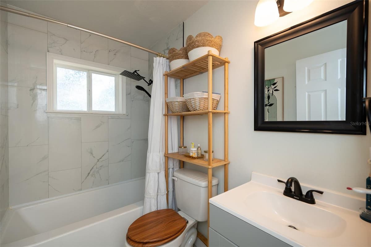 2131 HAINLIN COURT — photo 7 of 40