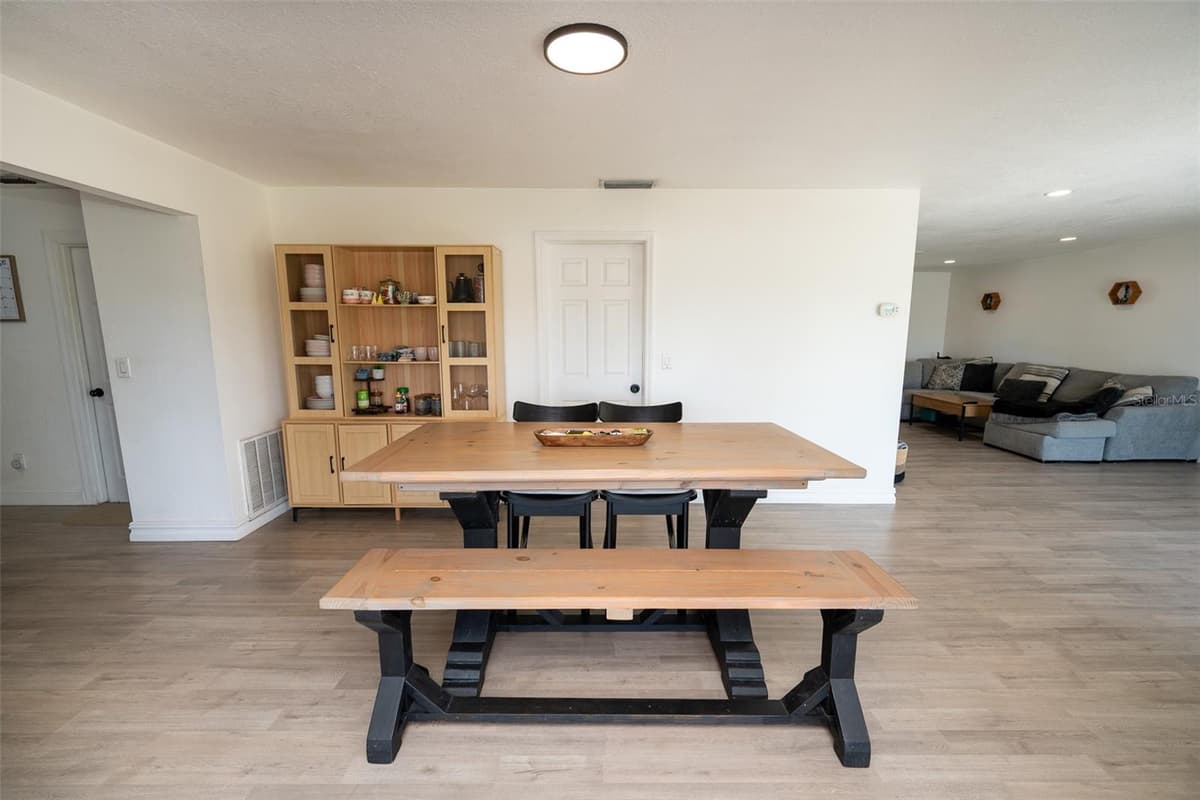 2131 HAINLIN COURT — photo 14 of 40