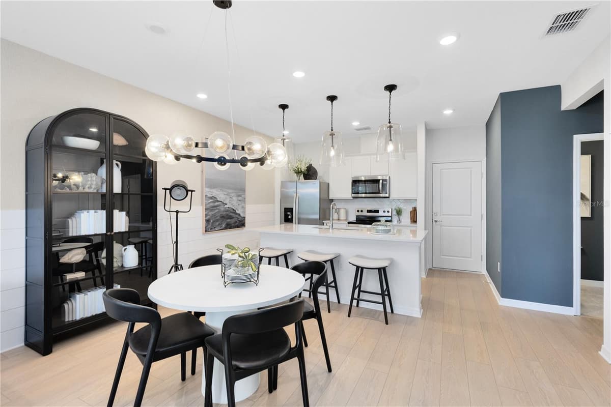 6258 SUNNY TIME AVENUE — photo 8 of 24