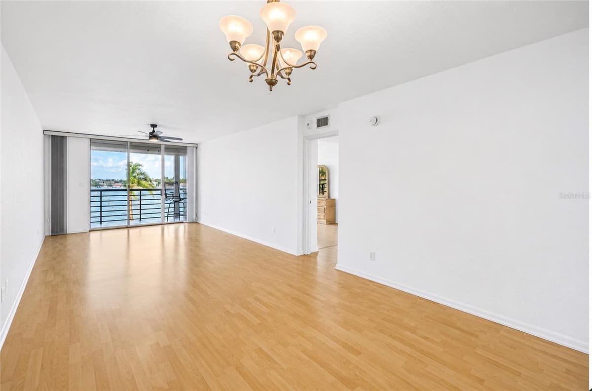 6001 BAHIA DEL MAR CIRCLE — photo 7 of 36
