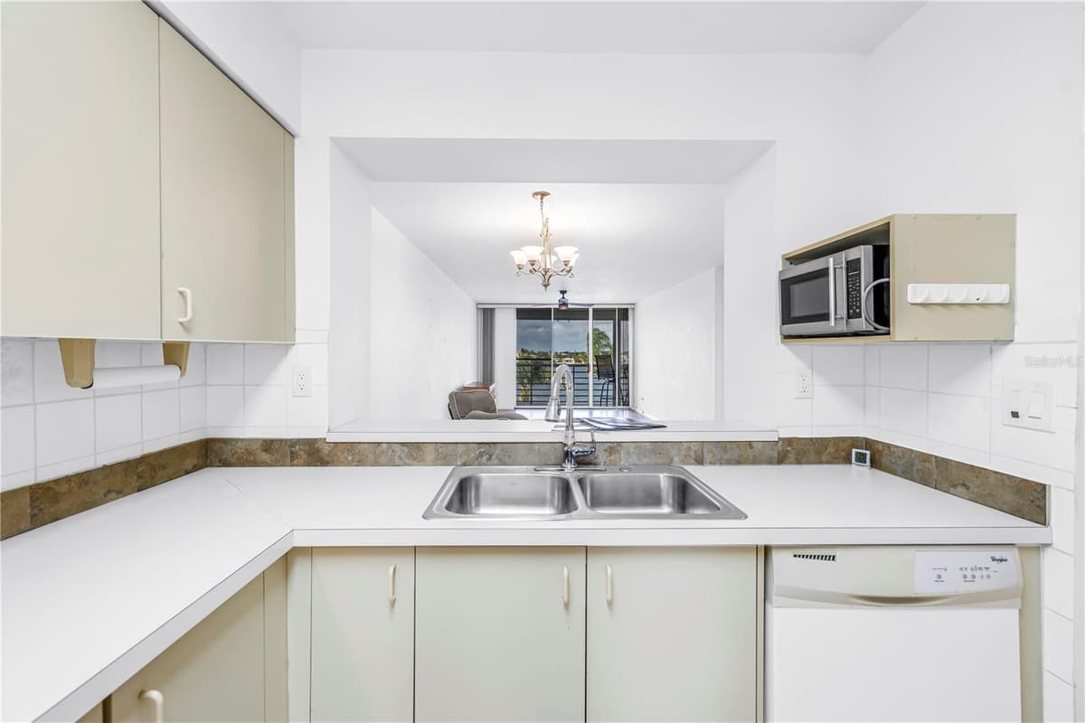 6001 BAHIA DEL MAR CIRCLE — photo 20 of 36